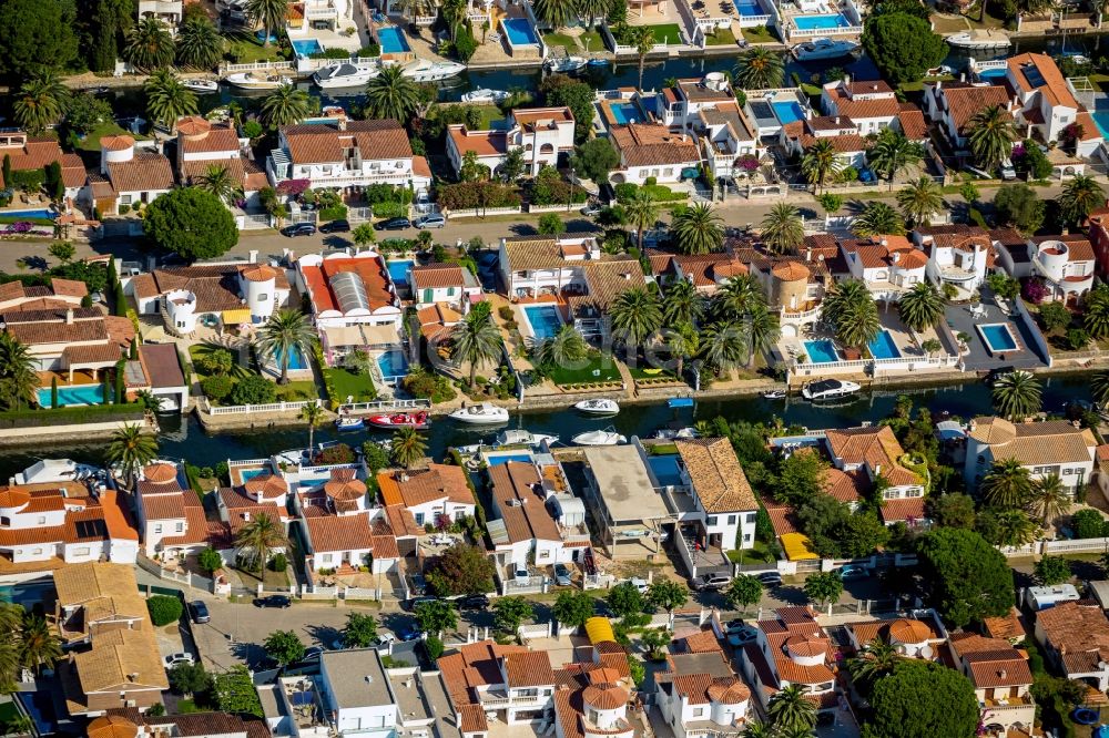 Luftaufnahme Empuriabrava - Stadtansicht vom Zentrum in Empuriabrava in Spanien