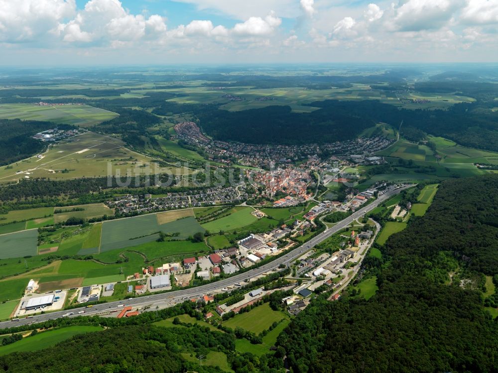 Luftaufnahme Greding - Stadtansicht der des Zentrum von Greding im Bundesland Bayern