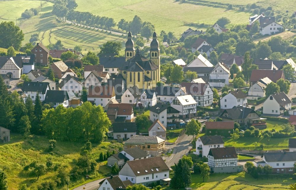 Marsberg von oben - Stadtansicht vom Zentrum der Innenstadt von Marsberg im Sauerland in Nordrhein-Westfalen