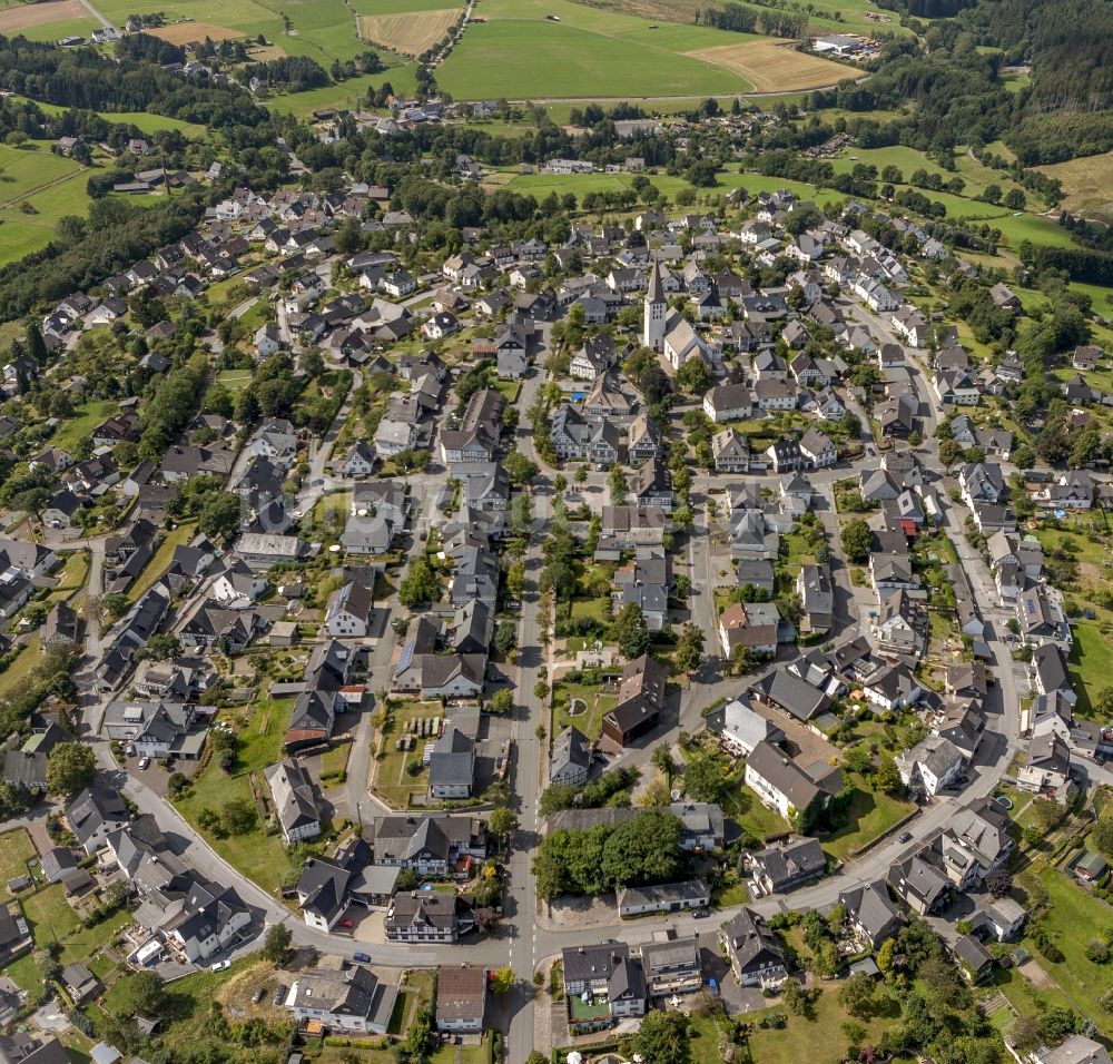 Warstein aus der Vogelperspektive: Stadtansicht vom Zentrum und der Innenstadt von Warstein im Bundesland Nordrhein-Westfalen