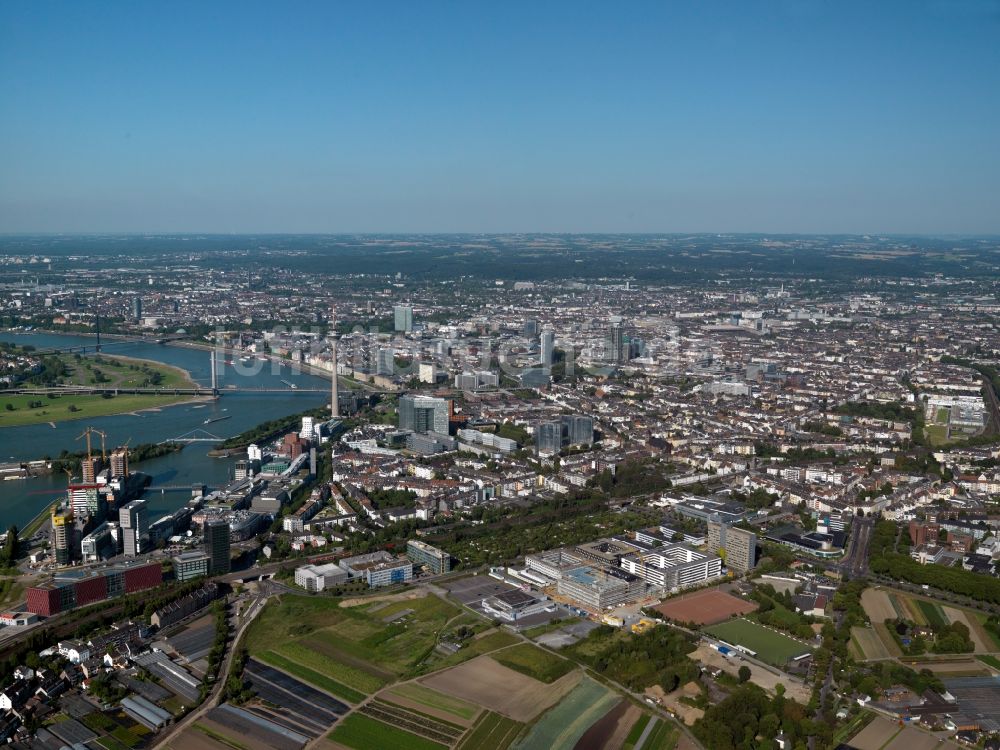 Luftbild Düsseldorf - Stadtansicht vom Zentrum der Stadt Düsseldorf im Bundesland Nordrhein-Westfalen