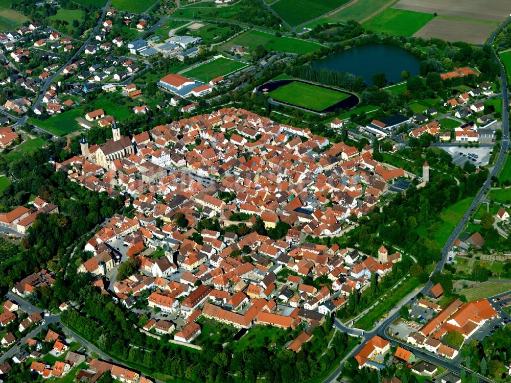 Iphofen aus der Vogelperspektive: Stadtansicht vom Zentrum der Stadt Iphofen im Bundesland Bayern