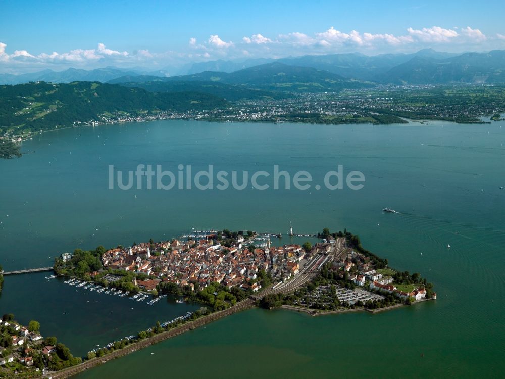 Lindau (Bodensee) von oben - Stadtansicht vom Zentrum der Stadt Lindau (Bodensee) am Ufer des Bodensee im Bundesland Bayern