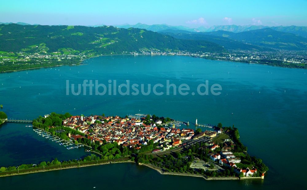 Lindau (Bodensee) von oben - Stadtansicht vom Zentrum der Stadt Lindau (Bodensee) am Ufer des Bodensee im Bundesland Bayern