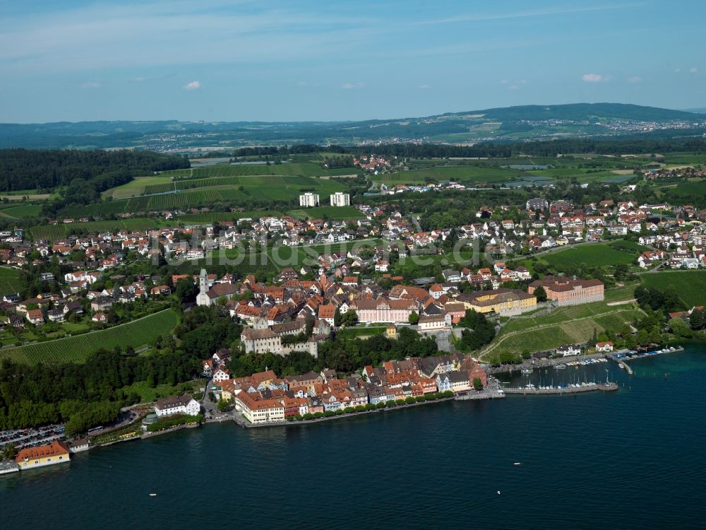 Luftaufnahme Meersburg - Stadtansicht vom Zentrum der Stadt Meersburg am Ufer des Bodensee im Bundesland Baden-Württemberg