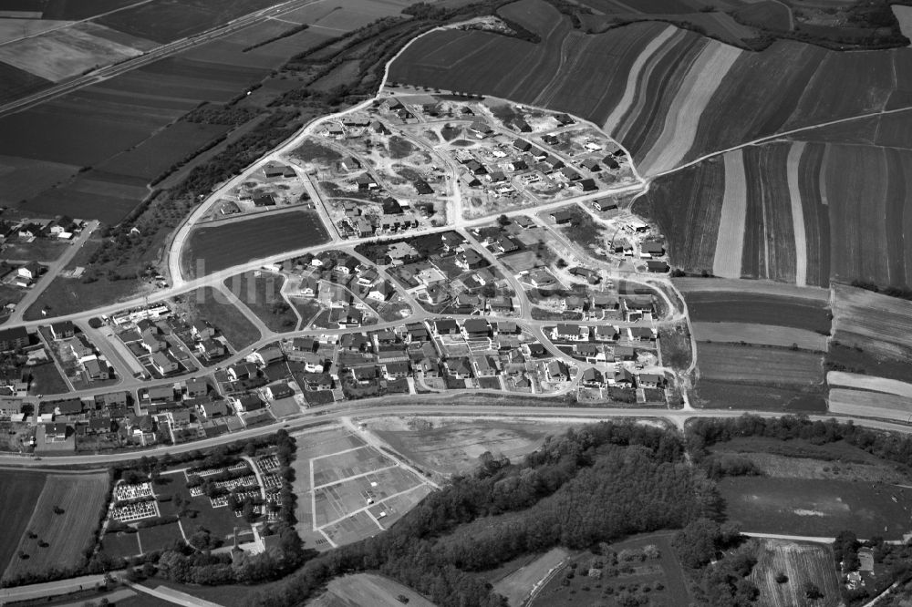 Zeil von oben - Stadtansicht der zum Landkreis Haßberge gehörenden Gemeinde Zeil im Bundesland Bayern