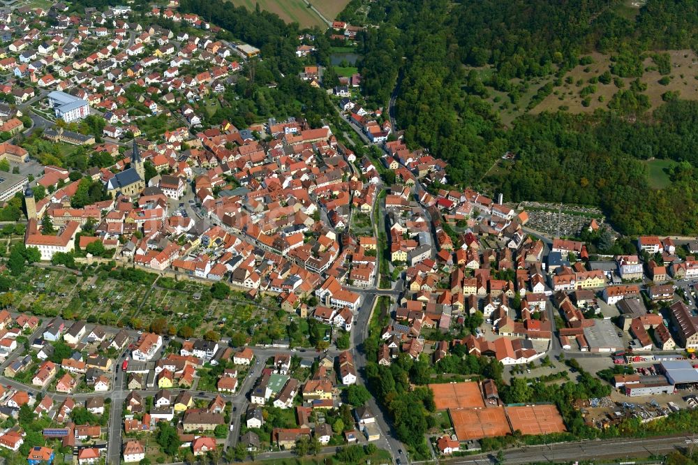 Zeil von oben - Stadtansicht der zum Landkreis Haßberge gehörenden Gemeinde Zeil im Bundesland Bayern