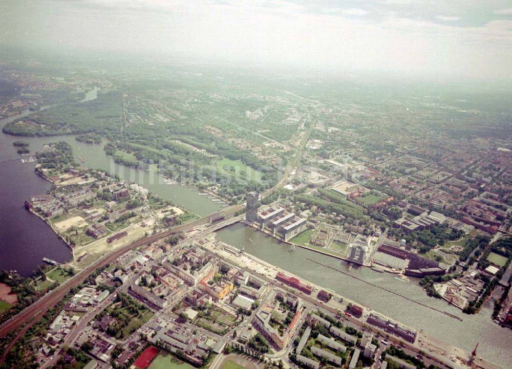 Berlin - Friedrichshain aus der Vogelperspektive: Stadtansichten Friedrichshain / Kreuzberg Berlin