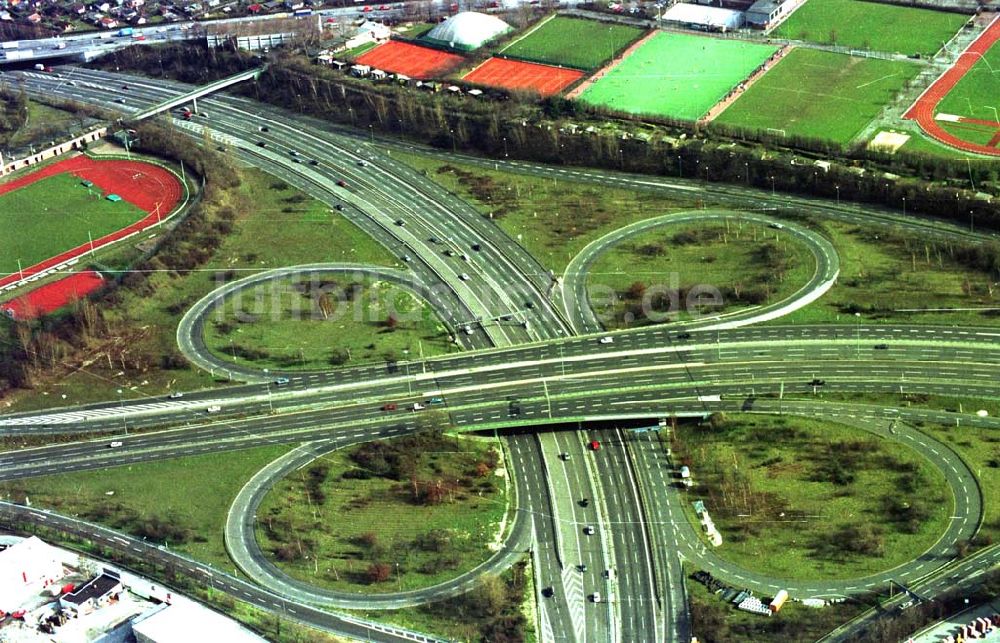 Luftaufnahme Berlin - Wilmersdorf - 26.03.1995 Stadtautobahn am Kreuz in Berlin-Wilmersdorf