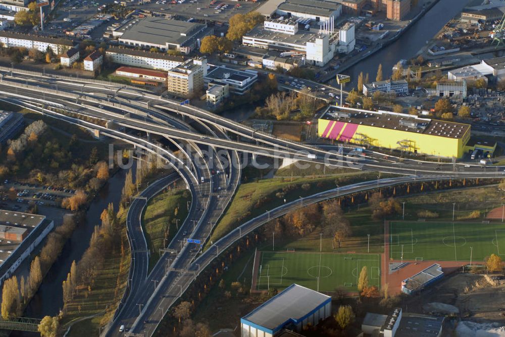 Berlin von oben - Stadtautobahnbrücke Grenzallee über den Teltowkanal in Berlin