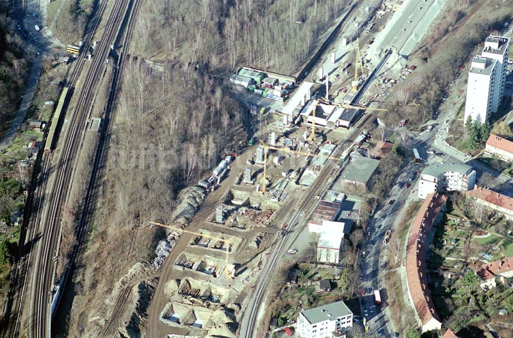 Luftaufnahme Berlin Tempelhof - Stadtautobahnneubau am Bahngelände im Bereich des Güterbahnhofes Marienfelde in Berlin Tempelhof / 20.02.2004