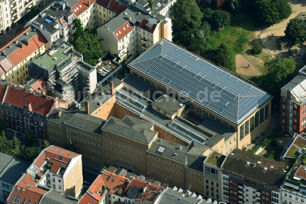 Berlin von oben - Stadtbad Mitte James Simon an der Gartenstraße im Ortsteil Mitte in Berlin, Deutschland