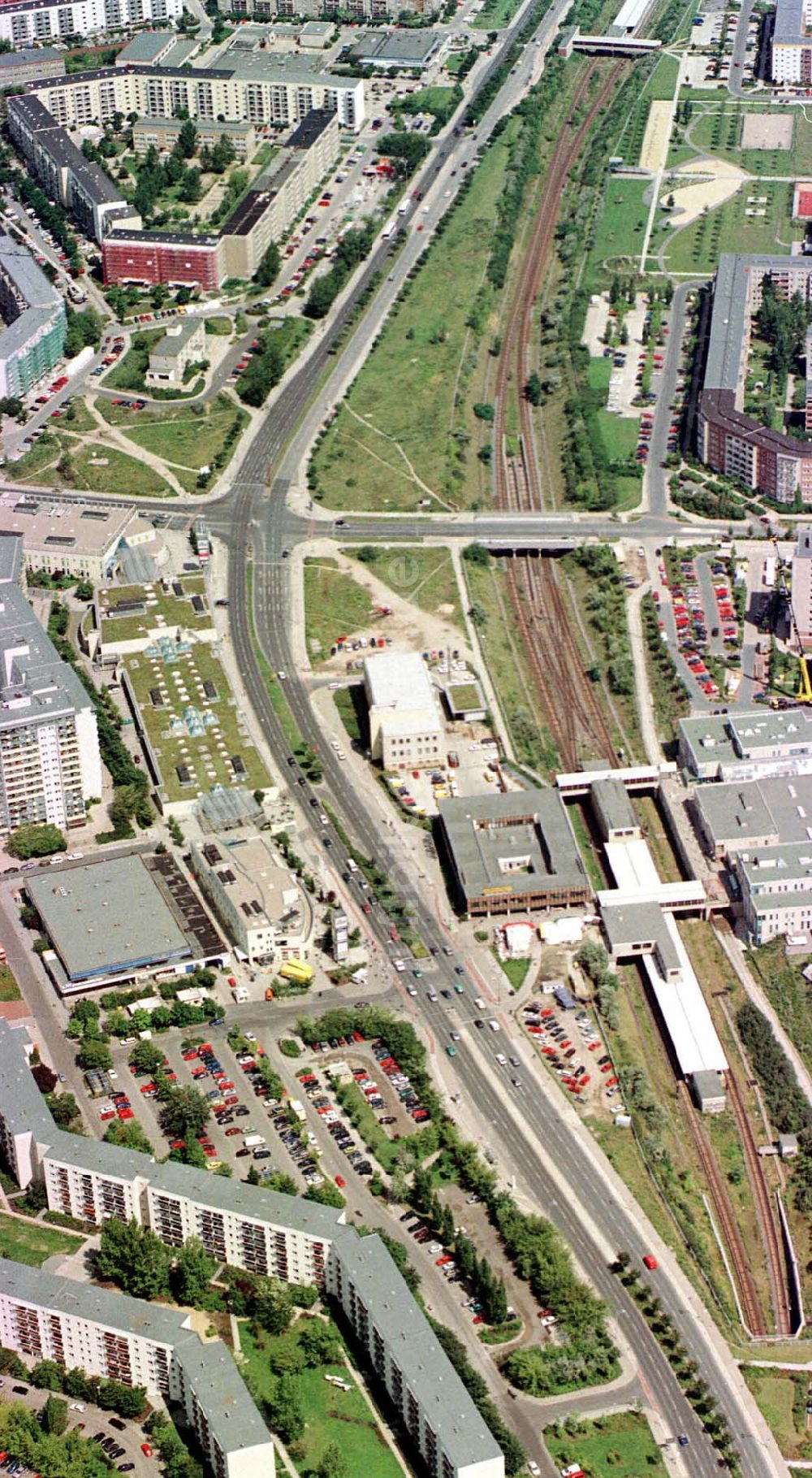 Luftbild Berlin-Hellersdorf - Stadtbereich am U-Bahnhof Berlin-Hellersdorf.