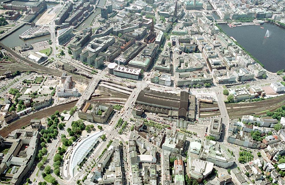 Hamburg aus der Vogelperspektive: Stadtbereich am Hamburger Hauptbahnhof. Datum: 30.05.2003