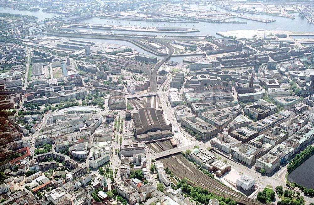 Luftbild Hamburg - Stadtbereich am Hamburger Hauptbahnhof. Datum: 30.05.2003