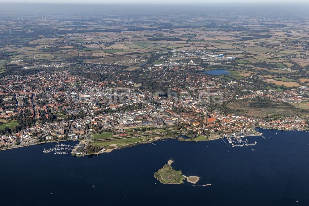 Luftaufnahme Schleswig - Stadtübersicht mit dem Nordufer der Schlei im Ortsteil Annettenhöh in Schleswig im Bundesland Schleswig-Holstein