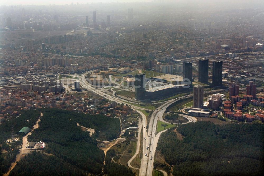 Istanbul von oben - Stadtbezirk Üramiye in Istanbul in der Provinz / Il Istanbul in der Türkei / Turkiye