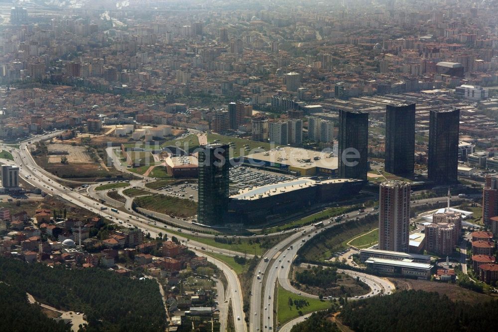 Istanbul aus der Vogelperspektive: Stadtbezirk Üramiye in Istanbul in der Provinz / Il Istanbul in der Türkei / Turkiye