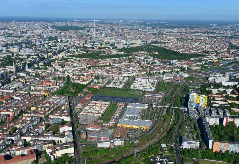 Luftbild Berlin - Stadtenwicklungsgebiet am Areal der Eldenaer Straße - Storkower Straße im Stadtteil Friedrichshain zu Berlin