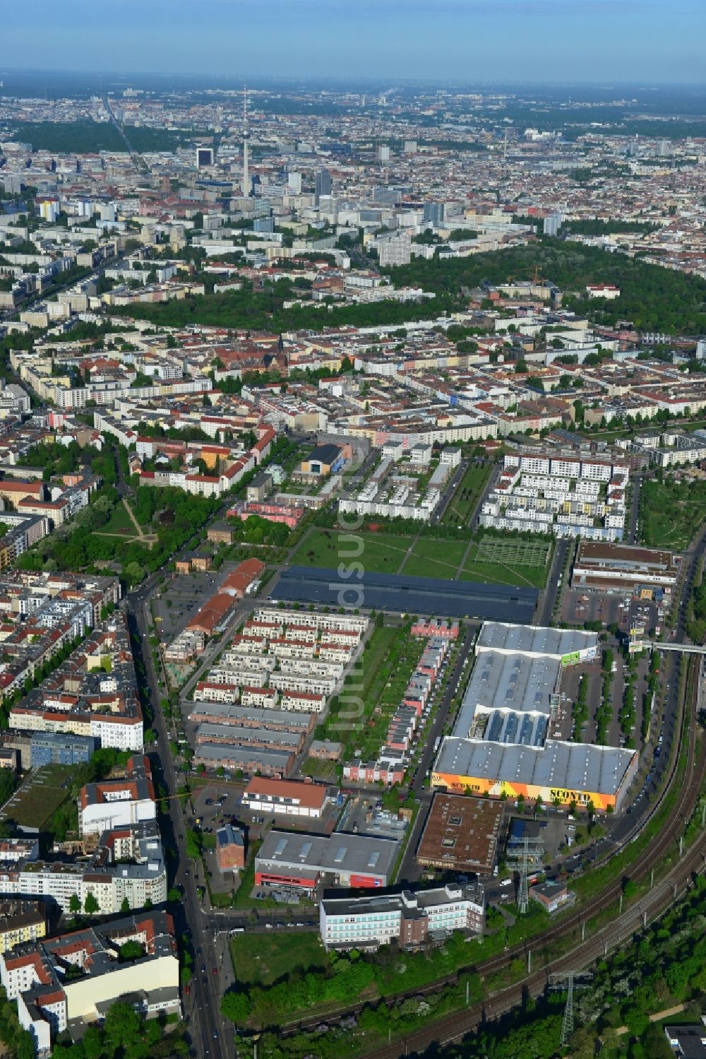 Luftbild Berlin - Stadtenwicklungsgebiet am Areal der Eldenaer Straße - Storkower Straße im Stadtteil Friedrichshain zu Berlin