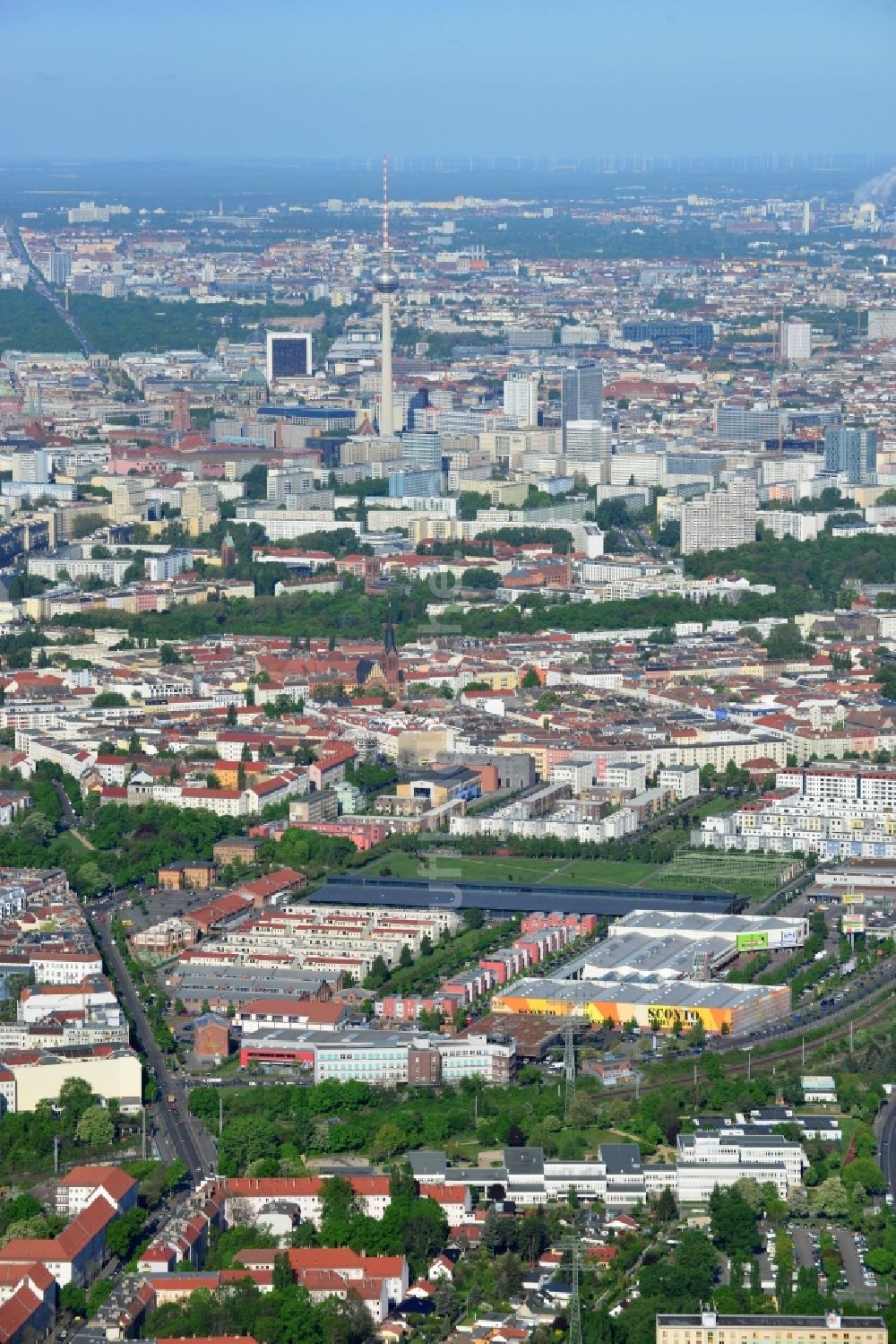 Berlin von oben - Stadtenwicklungsgebiet am Areal der Eldenaer Straße - Storkower Straße im Stadtteil Friedrichshain zu Berlin