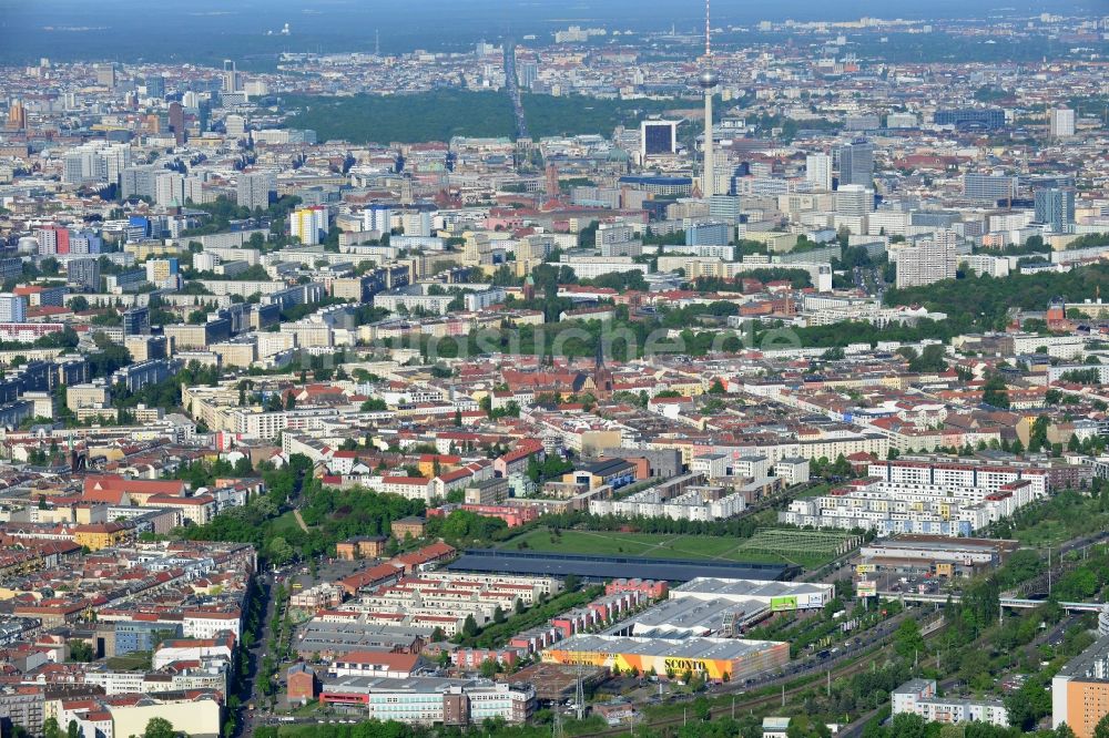 Berlin aus der Vogelperspektive: Stadtenwicklungsgebiet am Areal der Eldenaer Straße - Storkower Straße im Stadtteil Friedrichshain zu Berlin