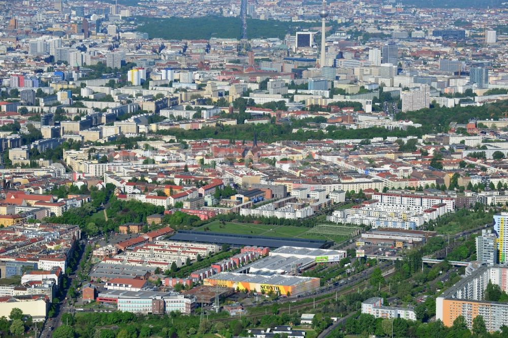 Luftbild Berlin - Stadtenwicklungsgebiet am Areal der Eldenaer Straße - Storkower Straße im Stadtteil Friedrichshain zu Berlin