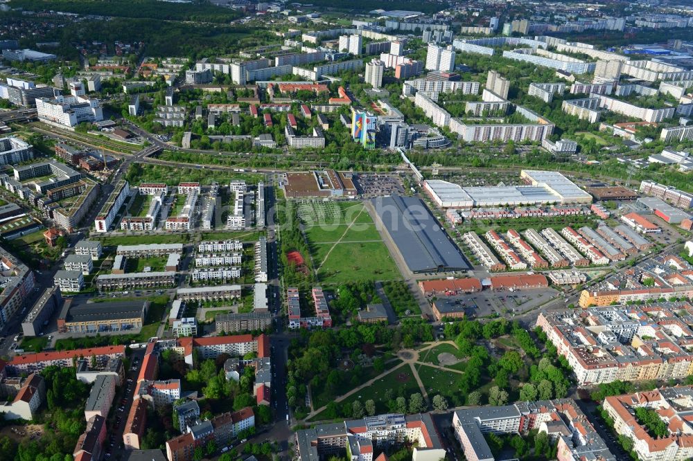 Berlin aus der Vogelperspektive: Stadtenwicklungsgebiet am Areal der Eldenaer Straße - Storkower Straße im Stadtteil Friedrichshain zu Berlin