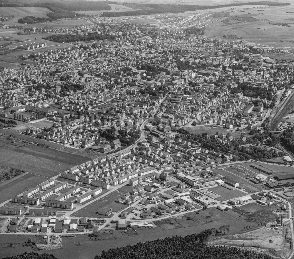 Schwenningen aus der Vogelperspektive: Stadtgebiet mit Außenbezirken und Innenstadtbereich in Schwenningen im Bundesland Baden-Württemberg, Deutschland