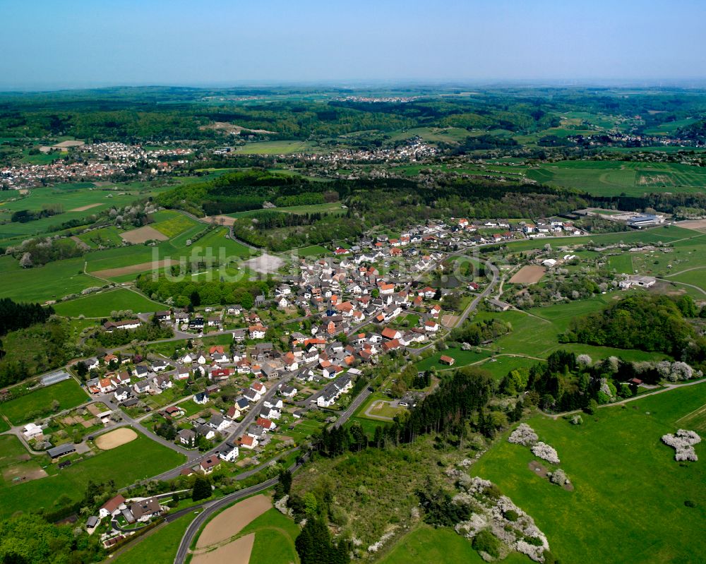 Luftaufnahme Allertshausen - Stadtgebiet inmitten der Landwirtschaft in Allertshausen im Bundesland Hessen, Deutschland