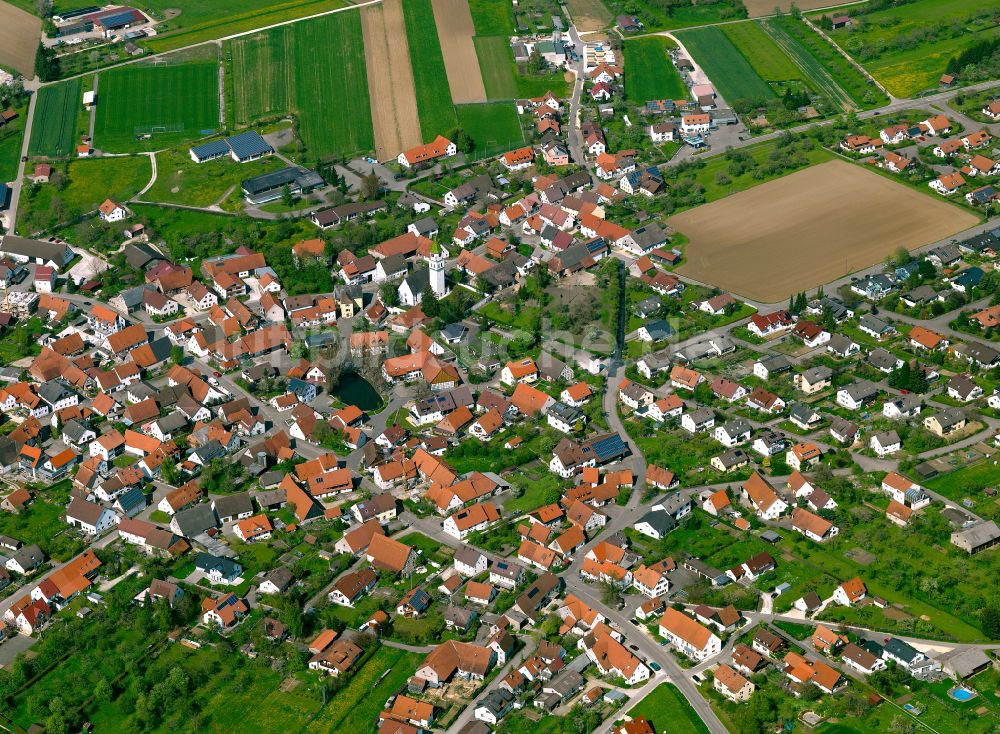 Asch aus der Vogelperspektive: Stadtgebiet inmitten der Landwirtschaft in Asch im Bundesland Baden-Württemberg, Deutschland