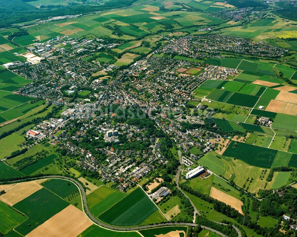 Bad Camberg von oben - Stadtgebiet inmitten der Landwirtschaft in Bad Camberg im Bundesland Hessen, Deutschland