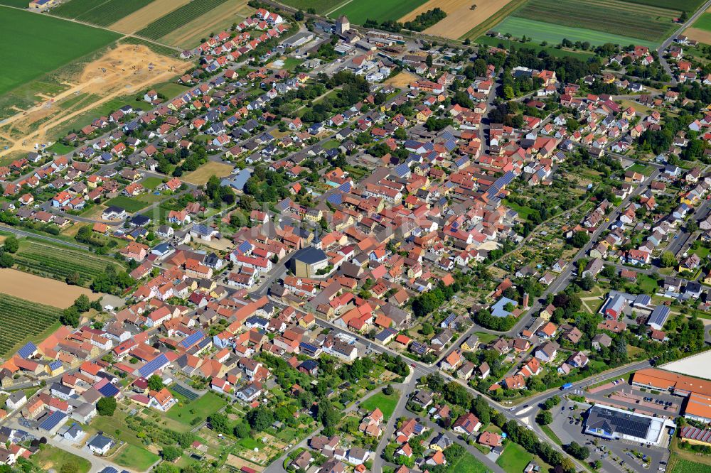 Luftaufnahme Bergtheim - Stadtgebiet inmitten der Landwirtschaft in Bergtheim im Bundesland Bayern, Deutschland