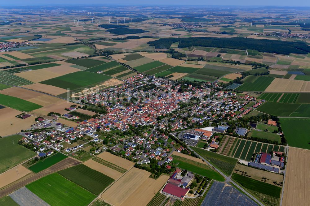 Bergtheim aus der Vogelperspektive: Stadtgebiet inmitten der Landwirtschaft in Bergtheim im Bundesland Bayern, Deutschland