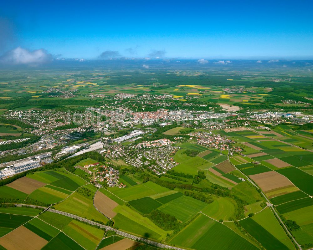 Luftbild Biberach an der Riß - Stadtgebiet inmitten der Landwirtschaft in Biberach an der Riß im Bundesland Baden-Württemberg, Deutschland