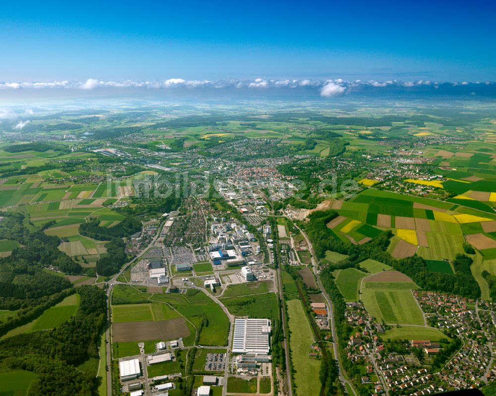 Luftbild Biberach an der Riß - Stadtgebiet inmitten der Landwirtschaft in Biberach an der Riß im Bundesland Baden-Württemberg, Deutschland