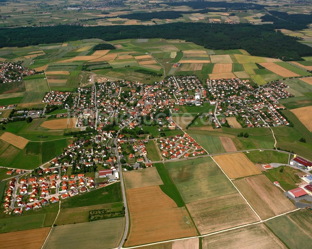 Luftaufnahme Burgoberbach - Stadtgebiet inmitten der Landwirtschaft in Burgoberbach im Bundesland Bayern, Deutschland