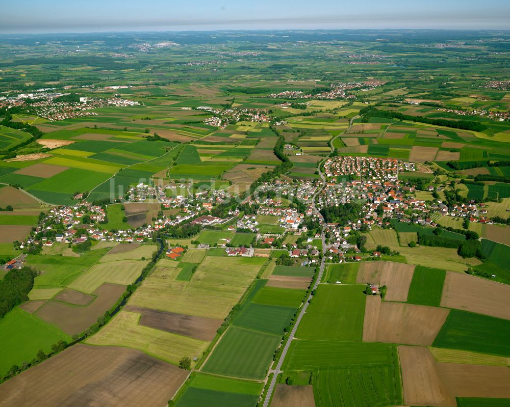 Burgrieden von oben - Stadtgebiet inmitten der Landwirtschaft in Burgrieden im Bundesland Baden-Württemberg, Deutschland