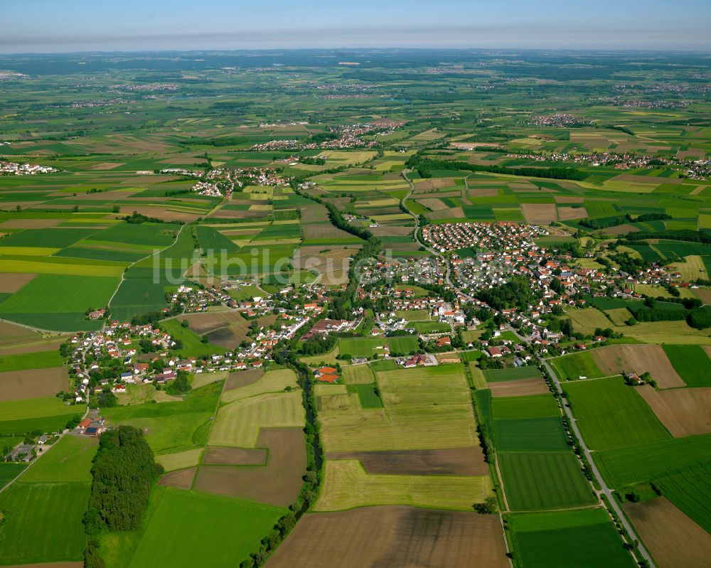 Burgrieden aus der Vogelperspektive: Stadtgebiet inmitten der Landwirtschaft in Burgrieden im Bundesland Baden-Württemberg, Deutschland