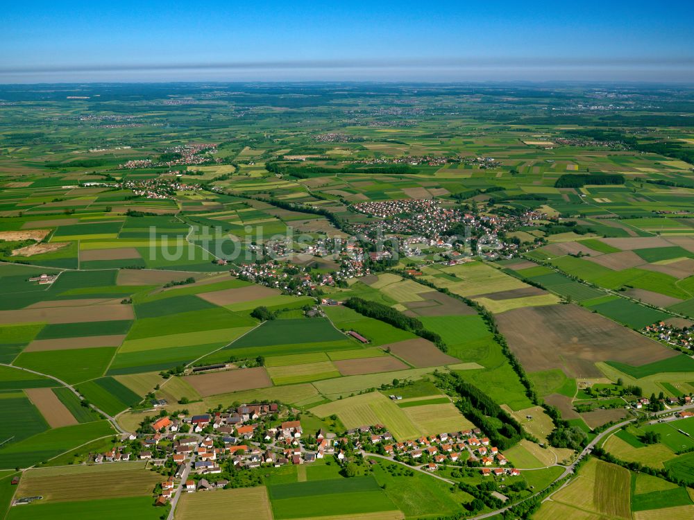 Luftaufnahme Burgrieden - Stadtgebiet inmitten der Landwirtschaft in Burgrieden im Bundesland Baden-Württemberg, Deutschland