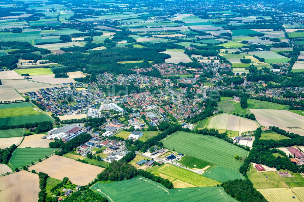 Cappeln (Oldenburg) aus der Vogelperspektive: Stadtgebiet inmitten der Landwirtschaft in Cappeln (Oldenburg) im Bundesland Niedersachsen, Deutschland