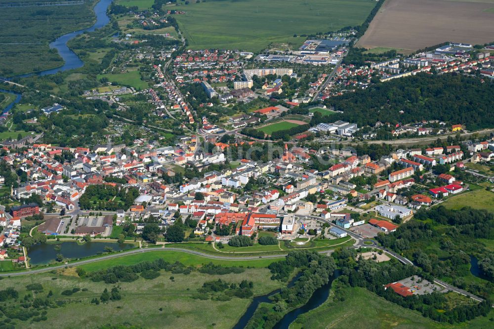 Demmin von oben - Stadtgebiet inmitten der Landwirtschaft in Demmin im Bundesland Mecklenburg-Vorpommern, Deutschland