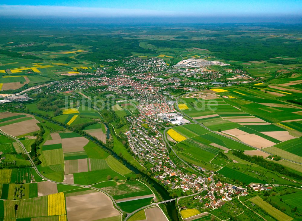 Luftaufnahme Ehingen (Donau) - Stadtgebiet inmitten der Landwirtschaft in Ehingen (Donau) im Bundesland Baden-Württemberg, Deutschland