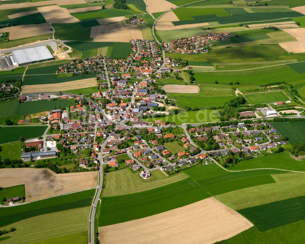 Luftaufnahme Erlenmoos - Stadtgebiet inmitten der Landwirtschaft in Erlenmoos im Bundesland Baden-Württemberg, Deutschland