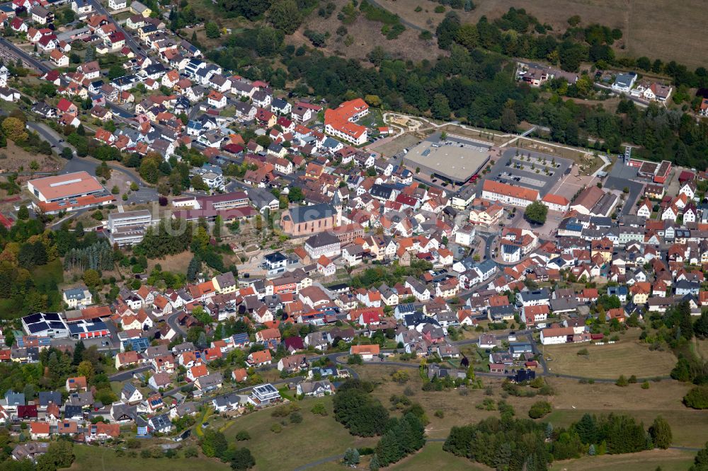 Luftaufnahme Frammersbach - Stadtgebiet inmitten der Landwirtschaft in Frammersbach im Bundesland Bayern, Deutschland