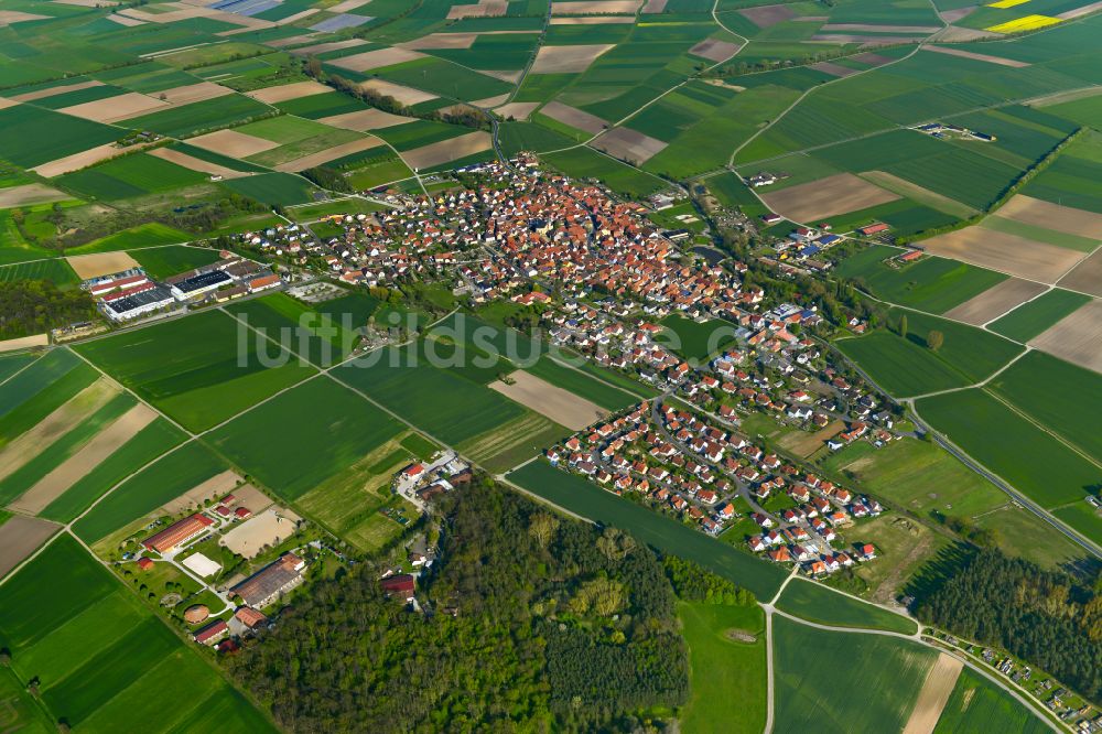 Großlangheim von oben - Stadtgebiet inmitten der Landwirtschaft in Großlangheim im Bundesland Bayern, Deutschland