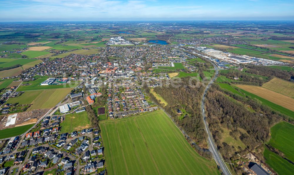 Hamminkeln von oben - Stadtgebiet inmitten der Landwirtschaft in Hamminkeln im Bundesland Nordrhein-Westfalen, Deutschland