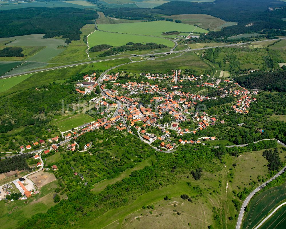 Heimburg aus der Vogelperspektive: Stadtgebiet inmitten der Landwirtschaft in Heimburg im Bundesland Sachsen-Anhalt, Deutschland