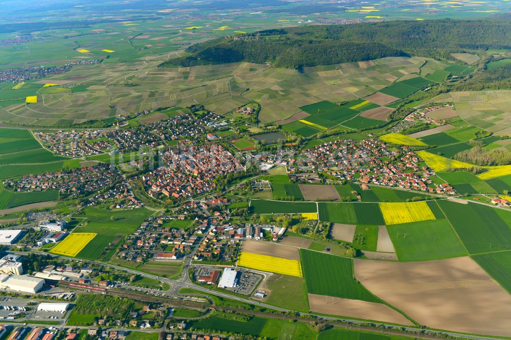 Luftaufnahme Hellmitzheim - Stadtgebiet inmitten der Landwirtschaft in Hellmitzheim im Bundesland Bayern, Deutschland