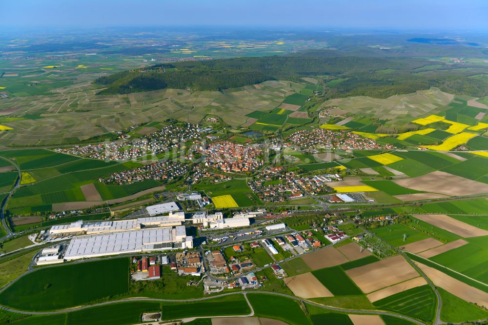 Hellmitzheim von oben - Stadtgebiet inmitten der Landwirtschaft in Hellmitzheim im Bundesland Bayern, Deutschland